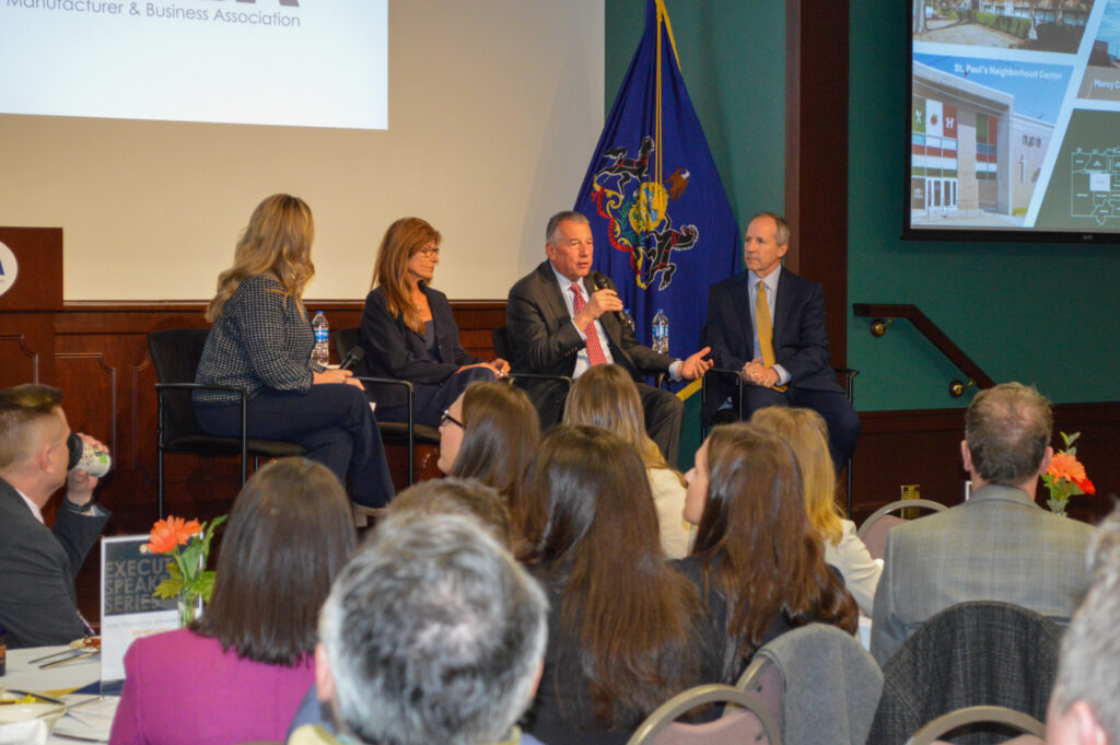 executive speaker panel kim thomas, jennie hagerty, tim necastro, and boo hagerty discussing housing