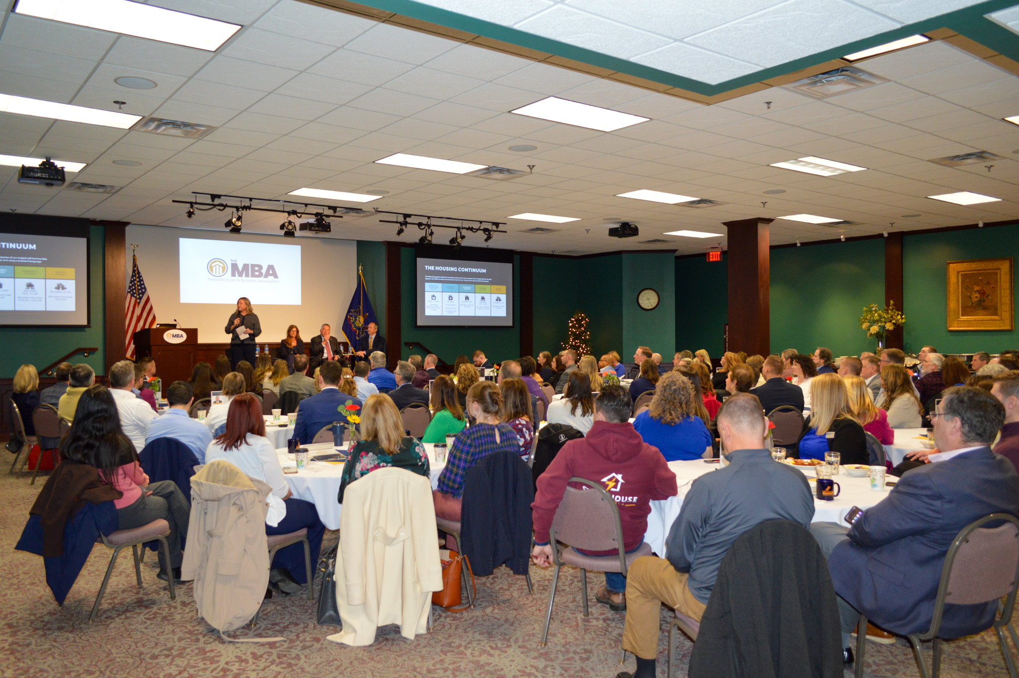 executive speaker series kim thomas speaking to panel of jennie hagerty, tim necastro, and boo hagerty.